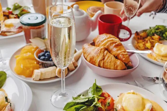 mcallen-restaurants-brunch Glass of champagne and breakfast brunch from McAllen restaurants.